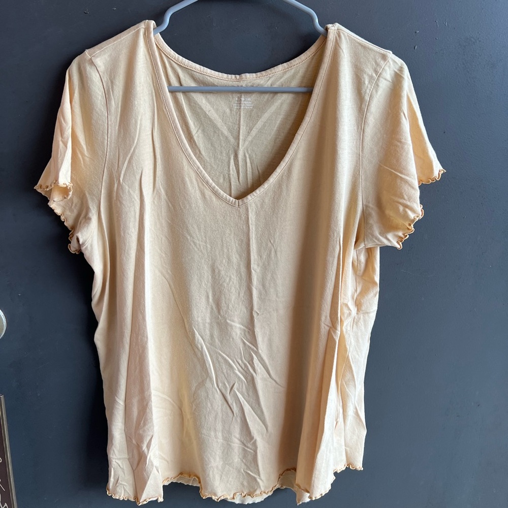 AMERICAN EAGLE V neck tee